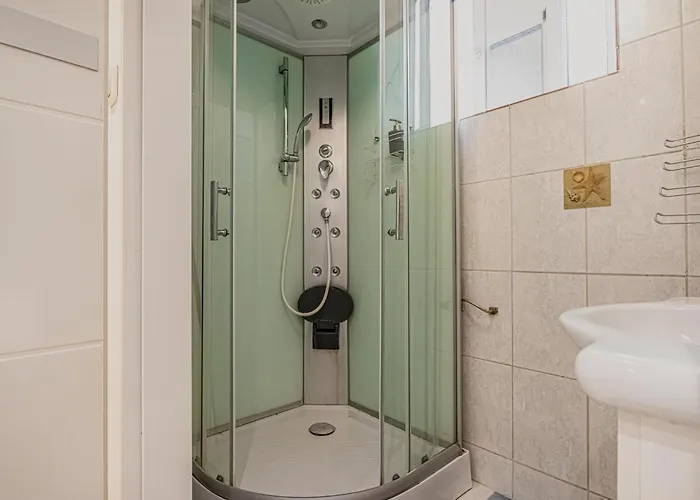Near Danube & Praterstern For Longstays